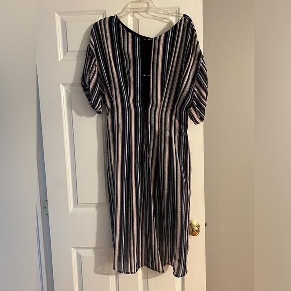 Dresses & Skirts - The Korner Dress